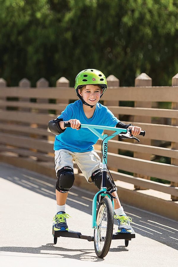 Razor DeltaWing Scooter| The coolest gifts for 7 year old