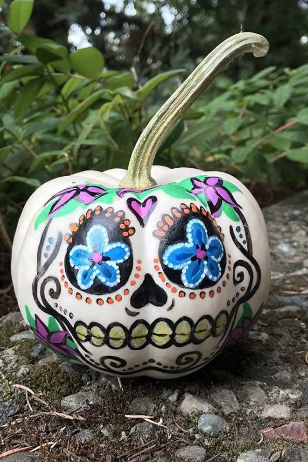 Cool non-candy Halloween gifts for tweens and teens: Acrylic Pumpkin Decorating Marker Kit