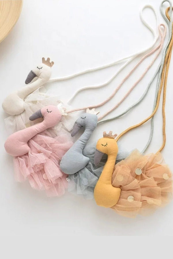 Personalized swan purses from AhaAha Moments | The coolest gifts for 5 year olds